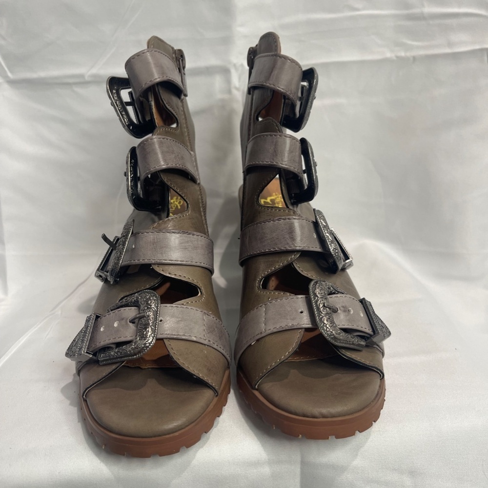 Vintage 93‎ Cami Heeled Western Boho Buckle Faux Gray Leather Sandal Size 6 NWOB - Picture 3 of 6